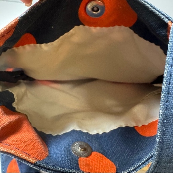 Kavu Limited Edition Polka Dot Cross Body Bag - Picture 8 of 10